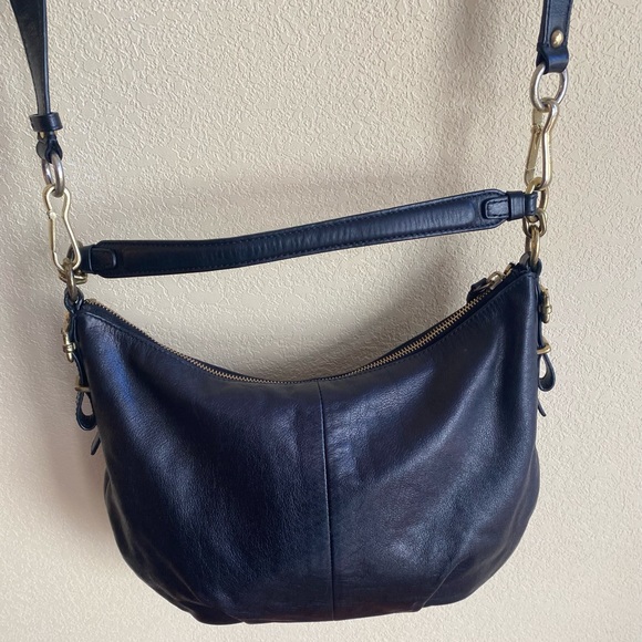 Coach Madison bag. Hobo/crossbody. Great pre-owned condition. Black. - Picture 3 of 8